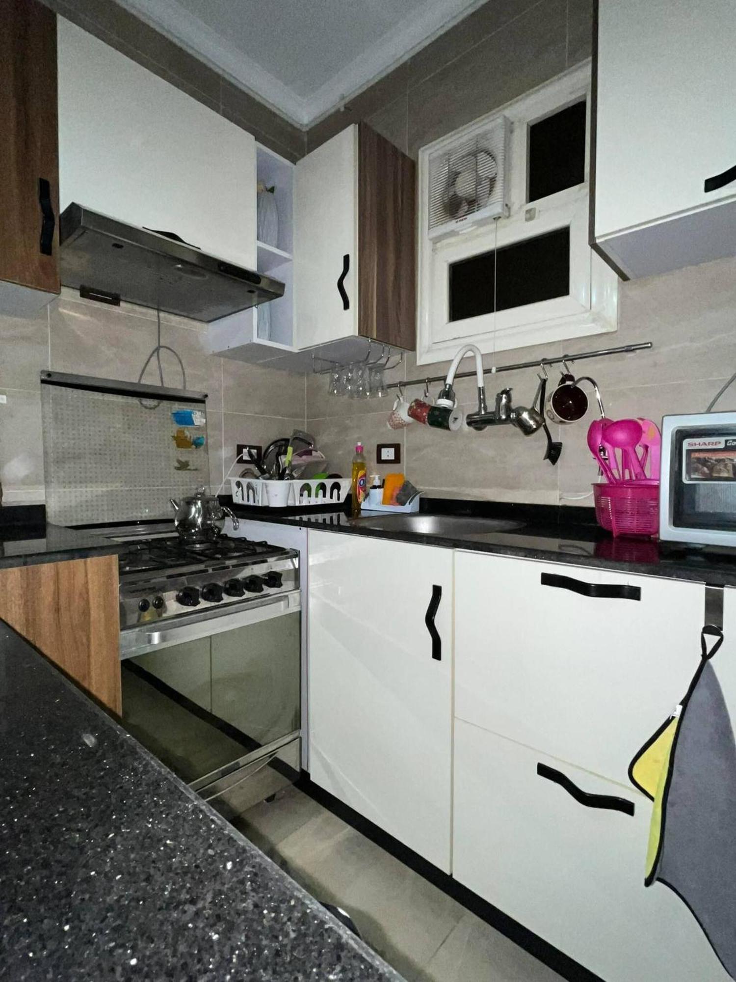 Cozy 2 Bed Apartment, 25 Mins To The Airport Cairo