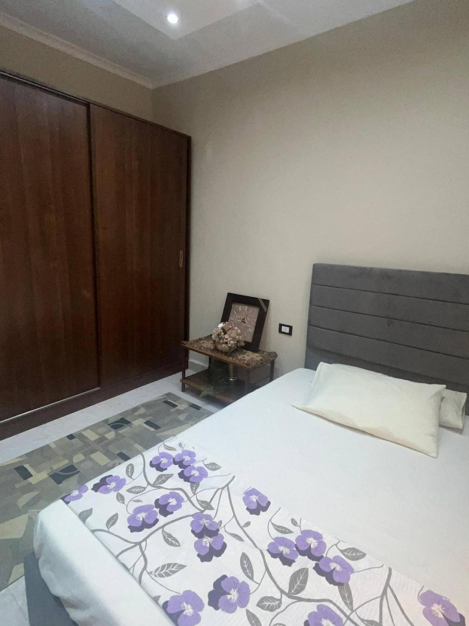 Apartment Cozy 2 Bed Apartment, 25 Mins To The Airport Cairo