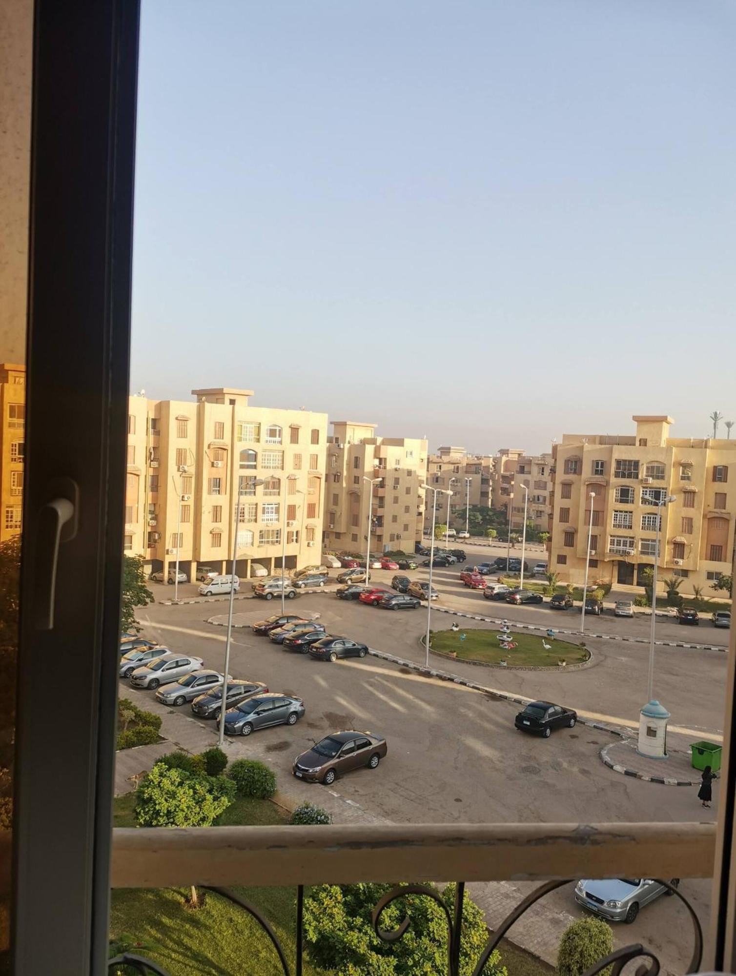 Cozy 2 Bed Apartment, 25 Mins To The Airport Cairo