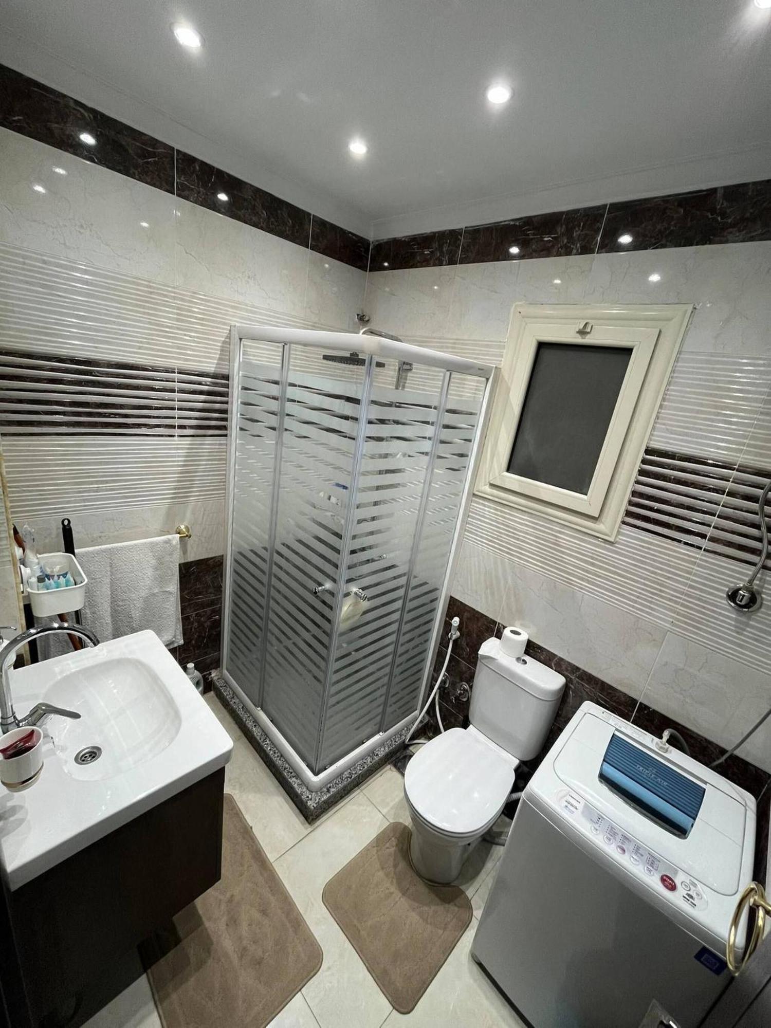 Cozy 2 Bed Apartment, 25 Mins To The Airport * Cairo