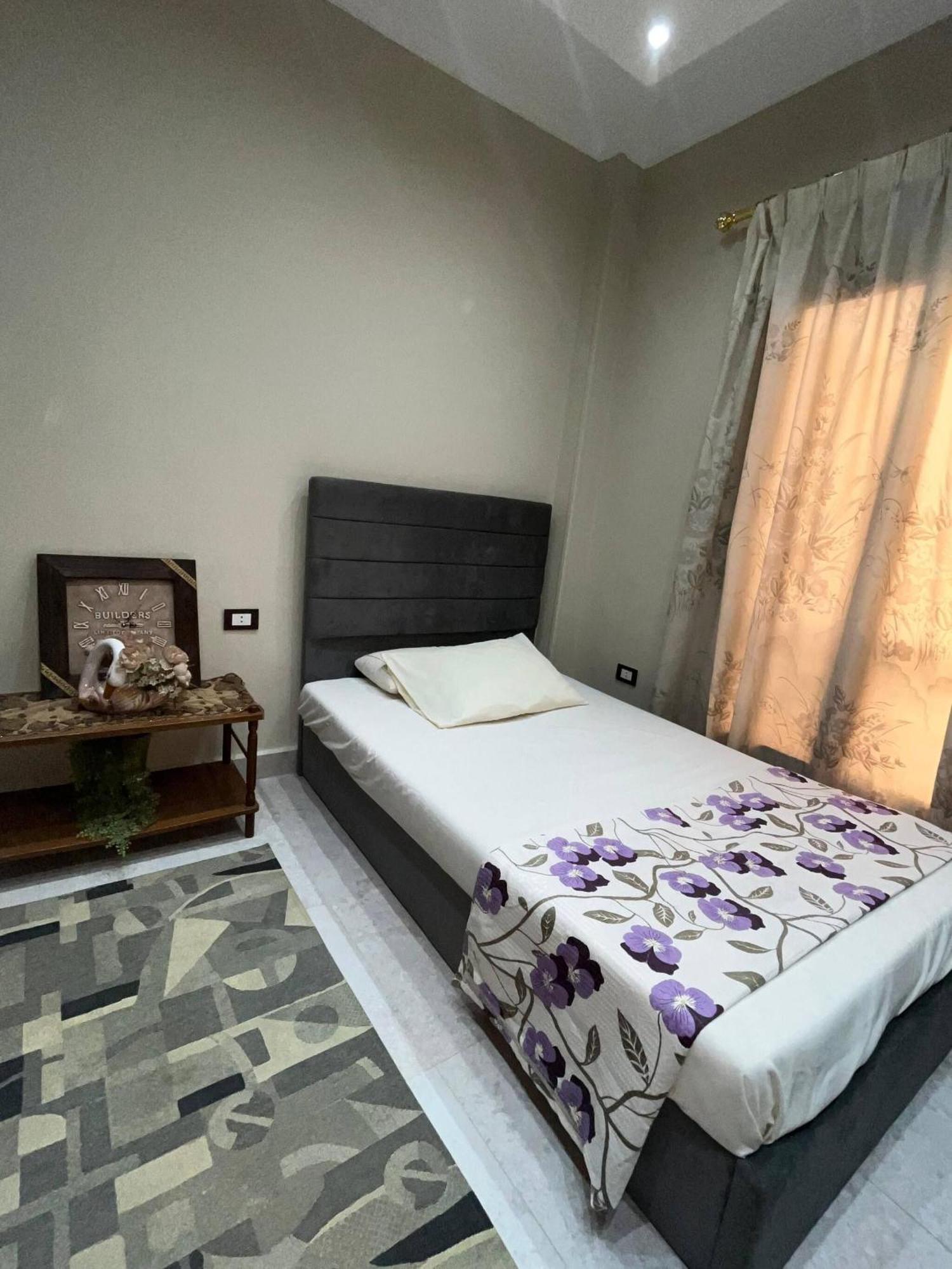 Cozy 2 Bed Apartment, 25 Mins To The Airport * Cairo