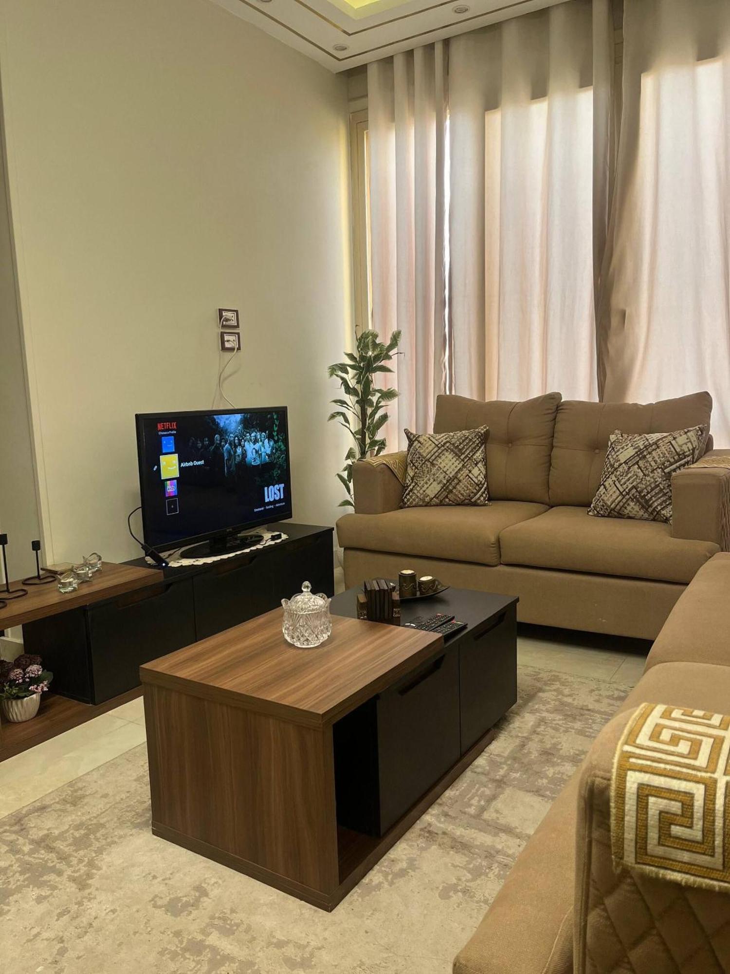 Apartment Cozy 2 Bed Apartment, 25 Mins To The Airport Cairo